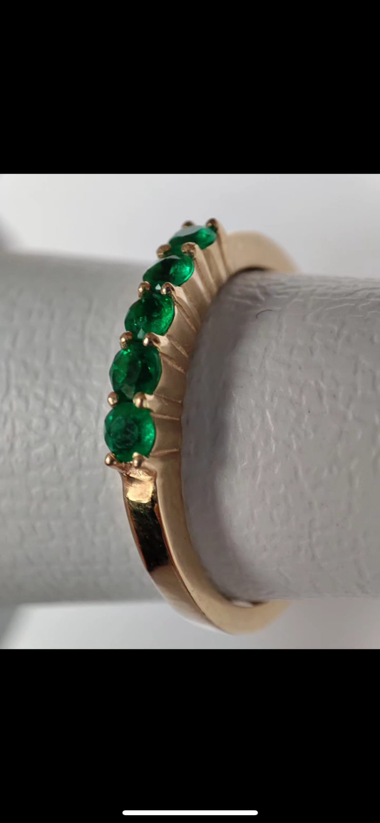 Hermoso anillo de esmeraldas 100% colombianas